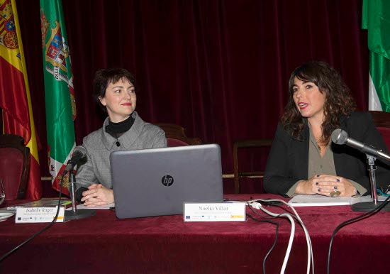 Isabelle Roger, a la izquierda, presentada por Noelia Villar, técnica de la oficina ITI de Diputación. 