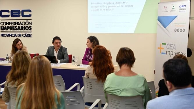 Empleo informa sobre las ayudas de empleo estable a los empresarios gaditanos